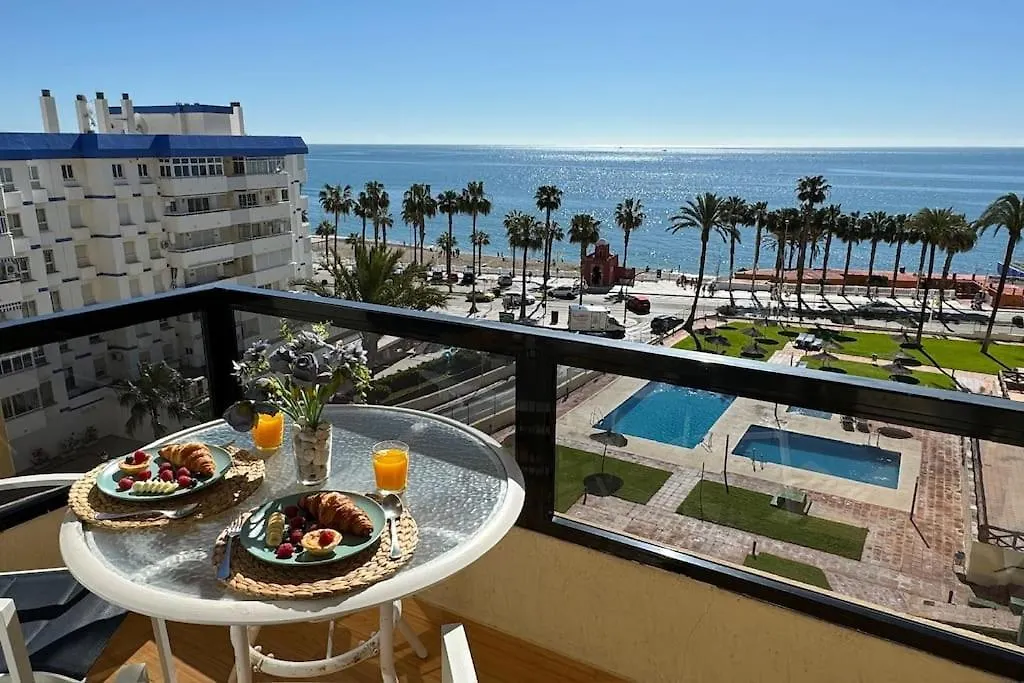 Apartamento A Pie De Playa Con Terraza Y Piscinas contacts